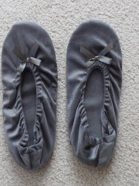grey  ballerina slippers feature a classic satin bow detail size 7-8 NEW